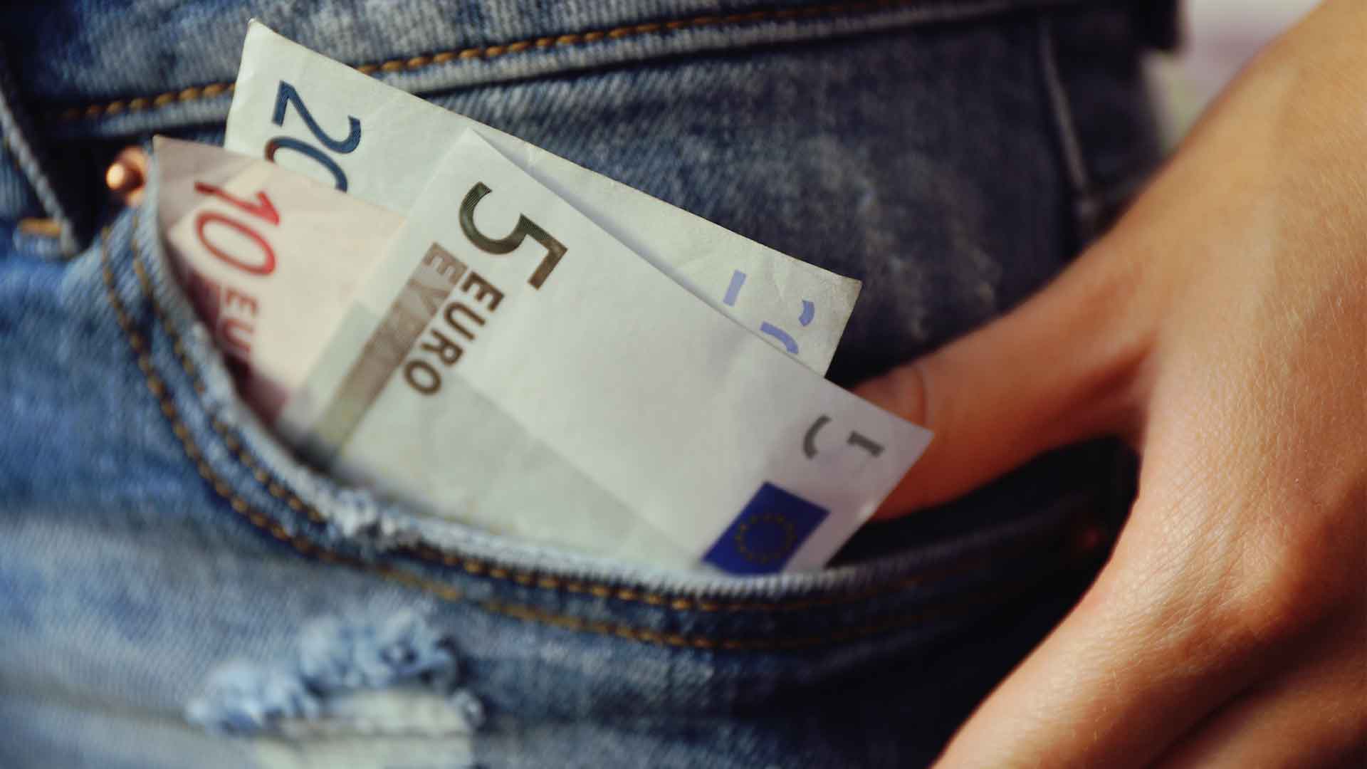 Il denaro come finzione condivisa tra potere, fiducia e simbolo della realtà economica