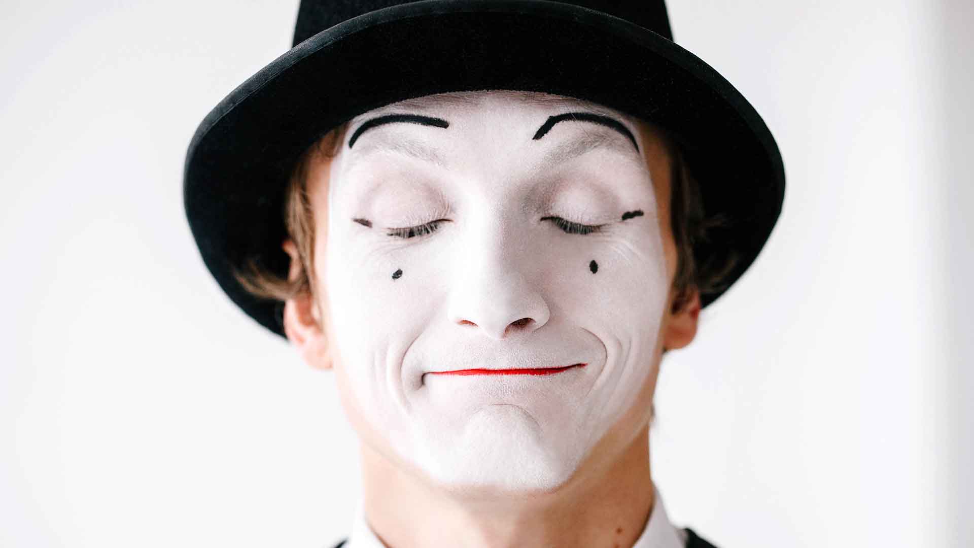 La forza gentile del non detto: vivere, amare e comunicare attraverso l’invisibile