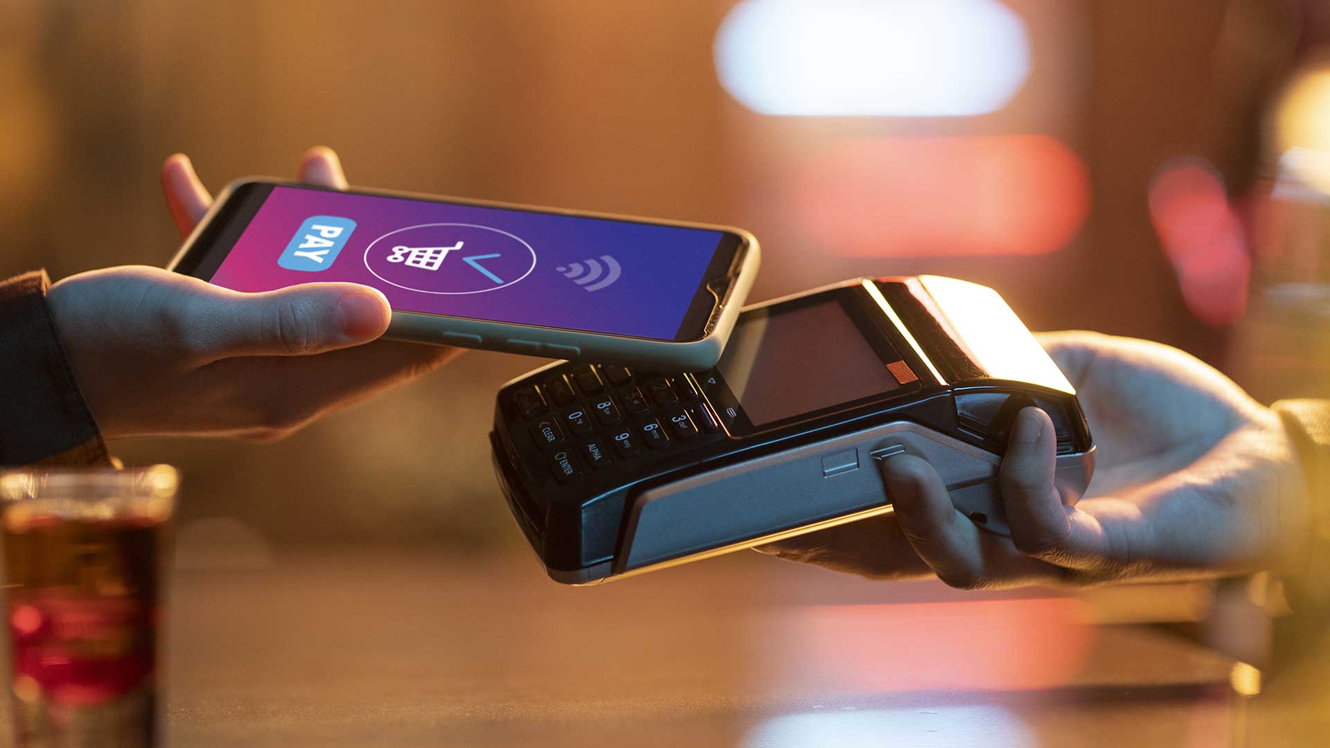 Pagare digitale non è più solo un gesto economico, ma un atto simbolico